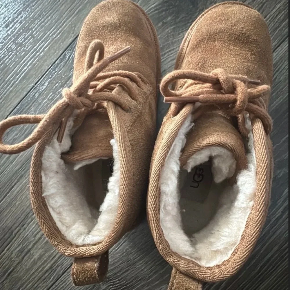KIDS UGG BOOTIES - Picture 5 of 6